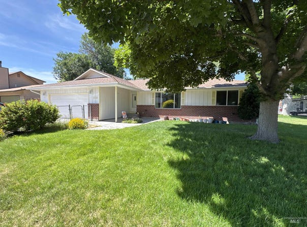 1220 E 9th N, Mountain Home, ID 83647-2319