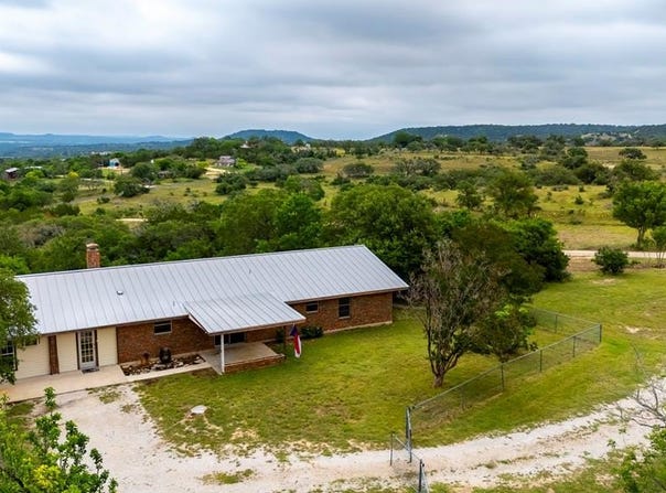 168 Stoney Hills Rd, Center Point, TX 78010