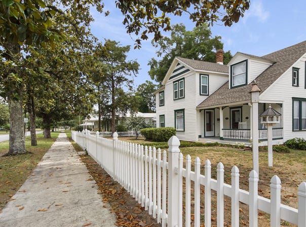 119 E Live Oak Avenue, DeFuniak Springs, FL 32435