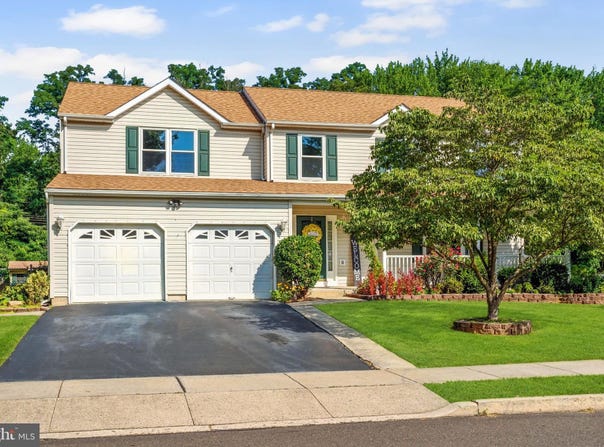 11 PICKERING BEND, LANGHORNE, PA 19047