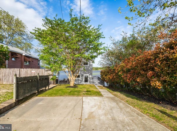 411 EDGEWATER AVENUE, WESTVILLE, NJ 08093