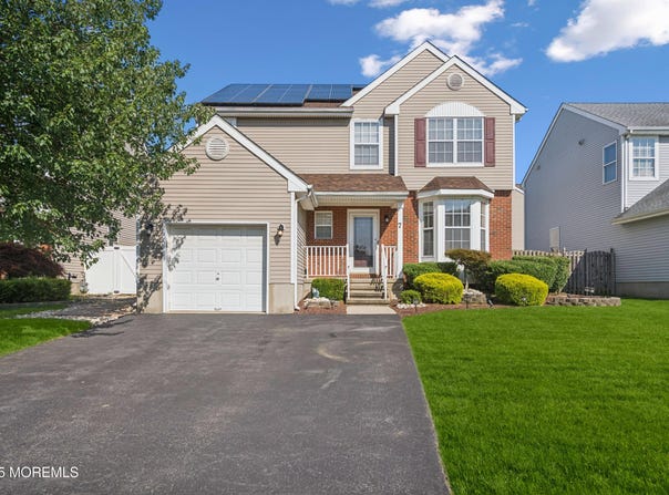 7 Devonshire Drive, Hazlet, NJ 07730