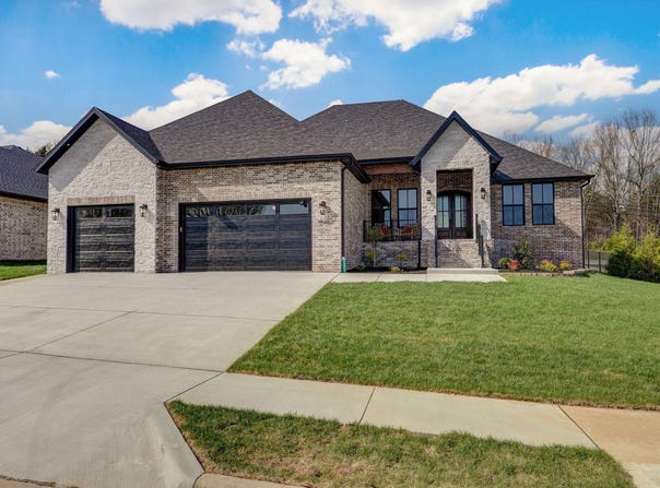 3945 E Woodhue Street, Springfield, MO 65802