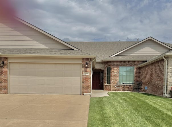 140 N Poplar Ct., Valley Center, KS 67147