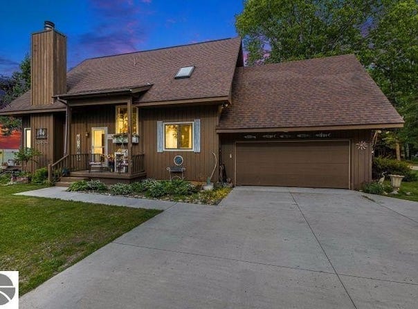 17244 Huron Bluff Avenue, Cheboygan, MI 49721