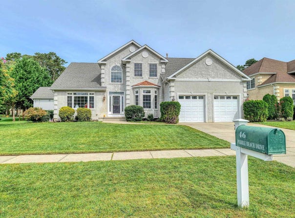 46 Pebble Beach Dr, Egg Harbor, NJ 08234