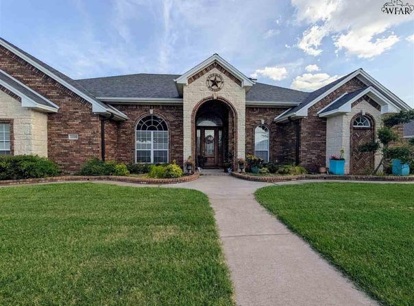 1100 BLUE JAY STREET, Burkburnett, TX 76354