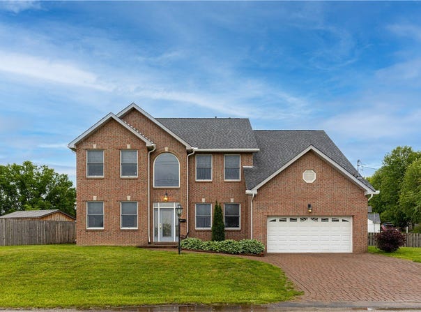 704 Park Ave, Rostraver, PA 15012