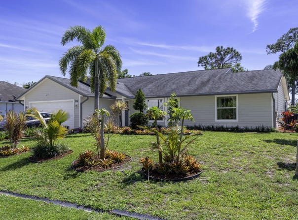 932 SE Damask Avenue, Port Saint Lucie, FL 34983