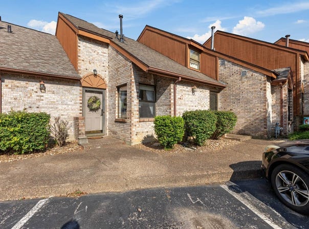 639  Chuck Gray Ct, Owensboro, KY 42303