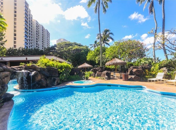 511 Hahaione Street, Honolulu, HI 96825