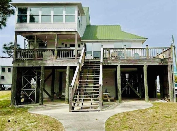 917 Delchamps Avenue, Dauphin Island, AL 36528