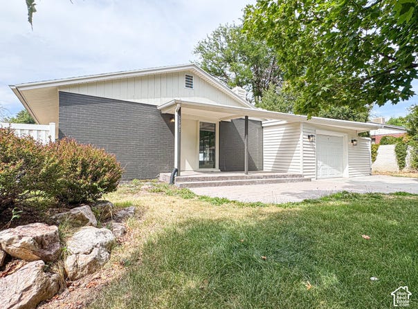1681 E MEADOWMOOR Rd, Holladay, UT 84117