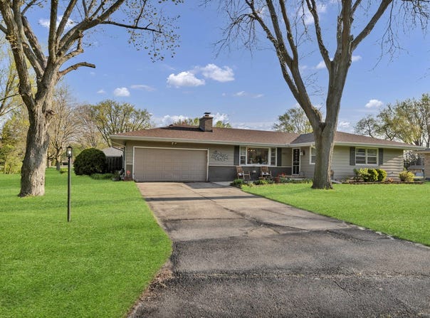 405 Thomas Drive, Sycamore, IL 60178