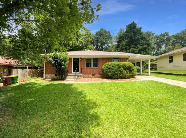 828 Pinevalley Drive, Forest Park, GA 30297