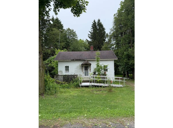 327 W Pine Street, Stanton, MI 48888