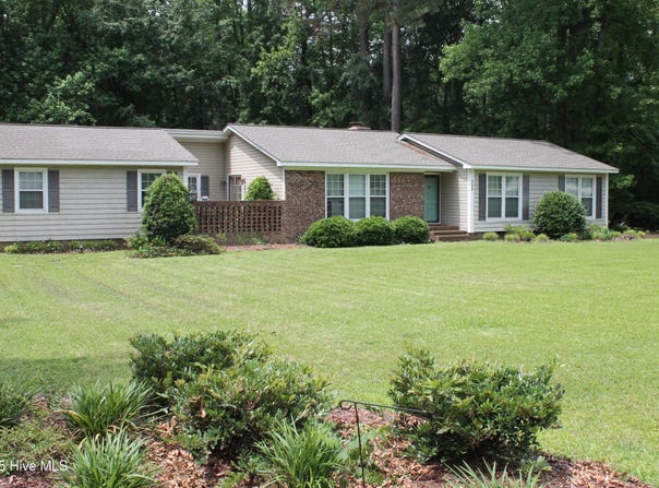 125 Elizabeth Drive, Whiteville, NC 28472