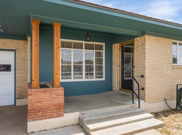 810 CHARLES, Panhandle, TX 79068-1190