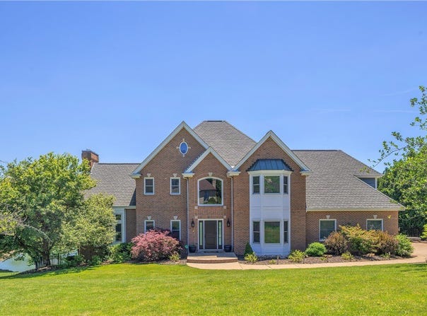 7 Hawthorne Ln, Irwin, PA 15642
