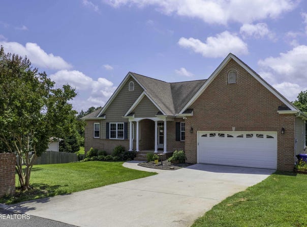 8111 Campbells Point Rd, Corryton, TN 37721