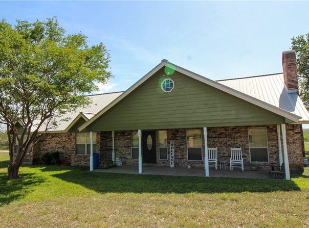 389 CR 401, Three Rivers, TX 78071
