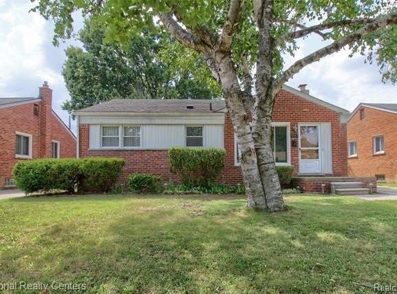 6747 Burnly Street, Garden City, MI 48135