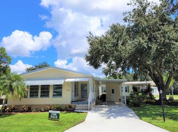 2215   Walden Pond Dr, Lake Wales, FL 33898