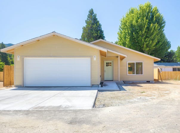 1029 SE Briannas Way, Grants Pass, OR 97527