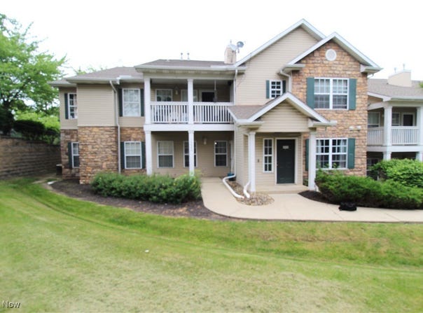 14800 Lenox Drive unit: 200, Strongsville, OH 44136