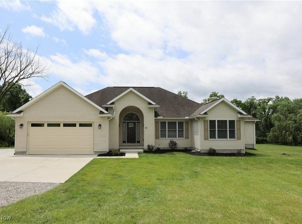 35 Palomino Drive, Weirton, WV 26062