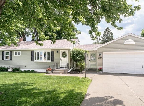 1284 Lealand Road E, Maplewood, MN 55109