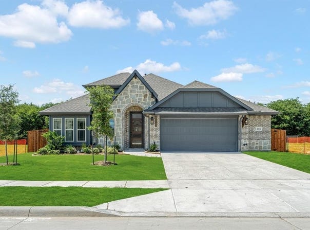 404 Chestnut Lane, Glenn Heights, TX 75154