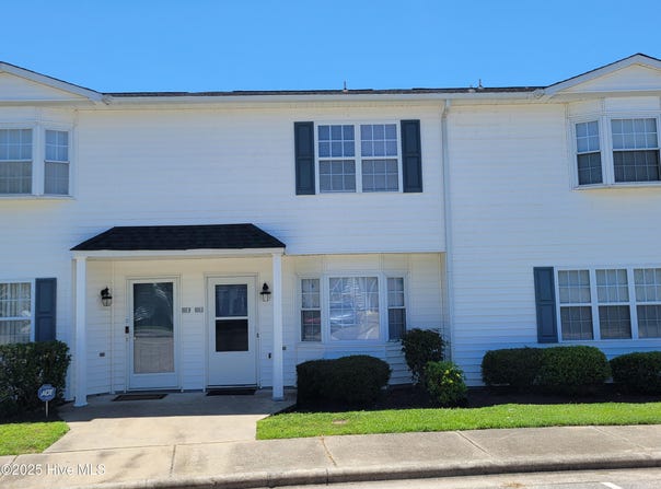 3975 Sterling Pointe Drive, Winterville, NC 28590