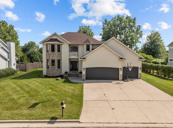 231 BOSWORTH Lane, NEENAH, WI 54956-4984