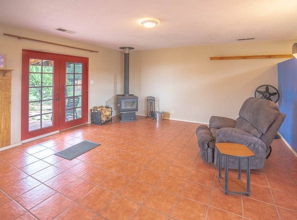 20 Calle De Golondrina S, Tres Piedras, NM 87577