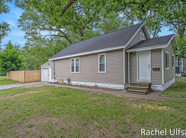 1676 Dyson Street, Muskegon, MI 49442