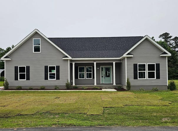 80 Crowley Lane, Burgaw, NC 28425