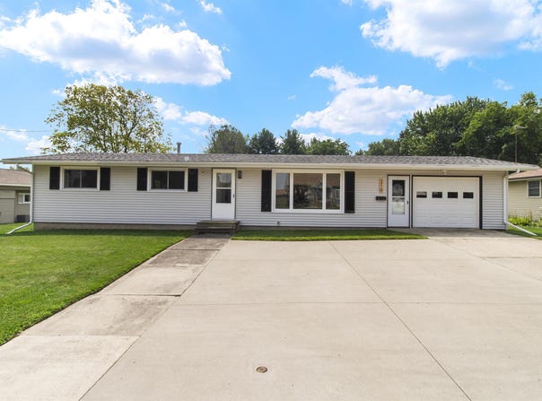 210 E GREENFIELD Avenue, ALGOMA, WI 54201