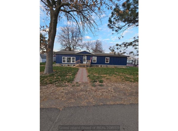 820 S Pine Ave. #220, Hastings, NE 68901