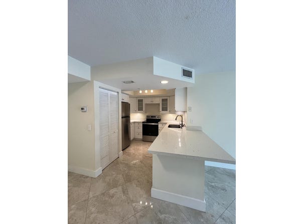 4187 N Haverhill Road, West Palm Beach, FL 33417