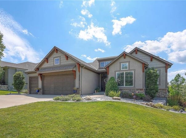 9408 Pinnacle Street, Lenexa, KS 66220