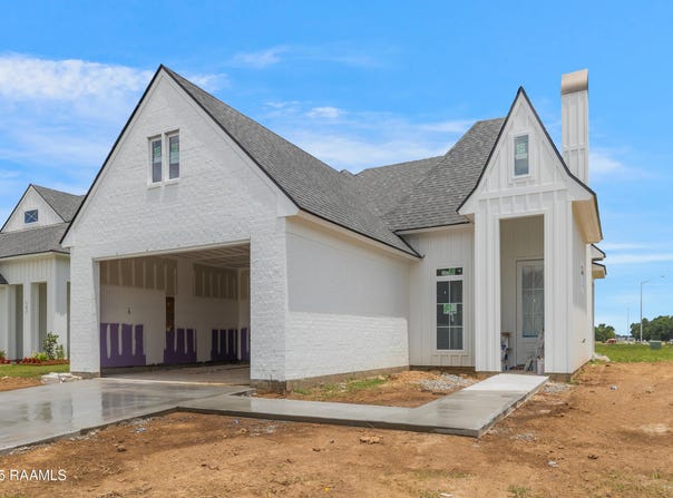 100 Alexander Palm Avenue, Youngsville, LA 70592