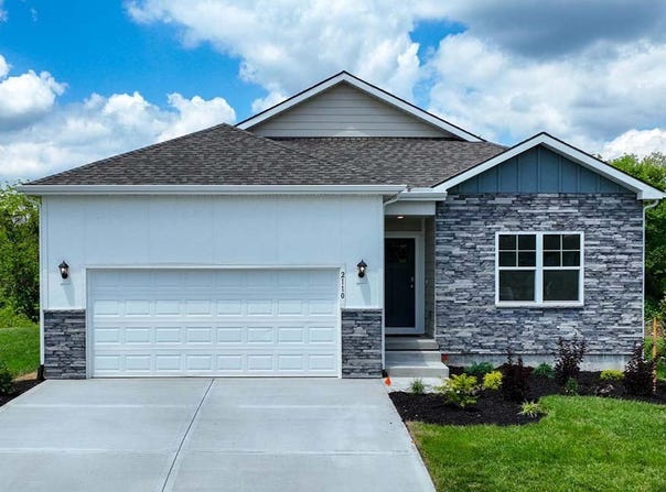 2208 Crestview Pl, Raymore, MO 64083
