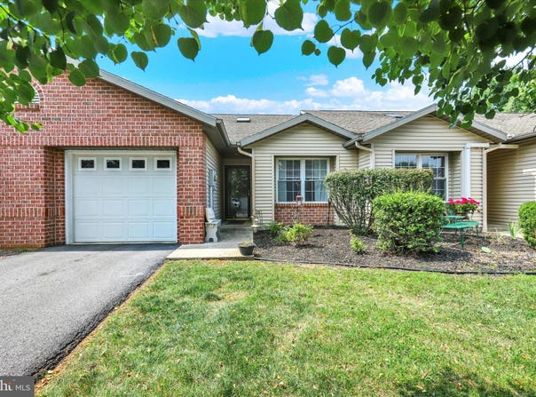 877 GEYER DRIVE, CHAMBERSBURG, PA 17201