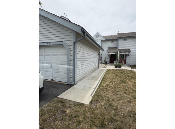 658 E Lakefront Circle, Absecon, NJ 08205