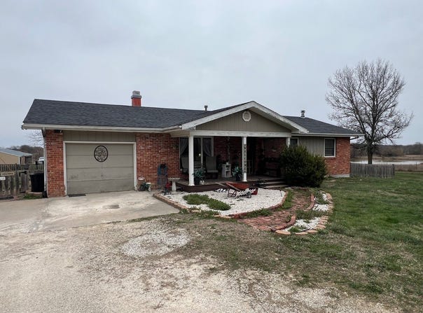 1795 1000th St, Iola, KS 66749