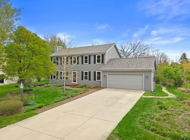 921 E Park Blvd, Oak Creek, WI 53154