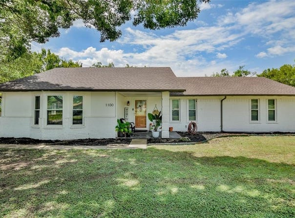 1100 E 6TH Street, Springtown, TX 76082