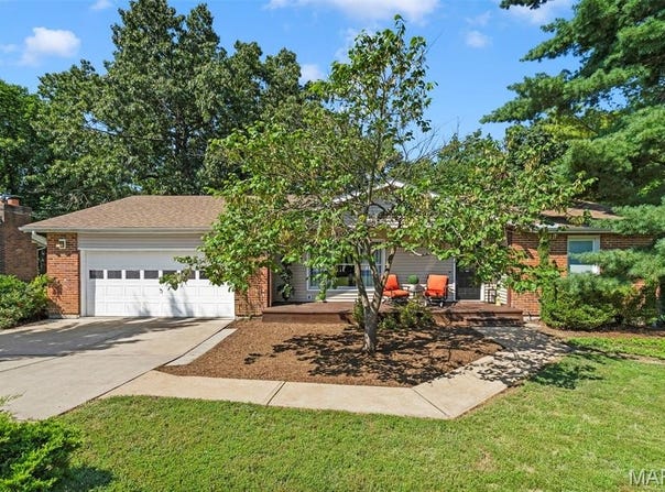 52 West Oak Hill Drive, Ellisville, MO 63021