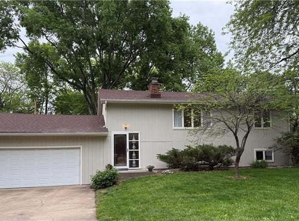 1024 Holiday Drive, Lawrence, KS 66049